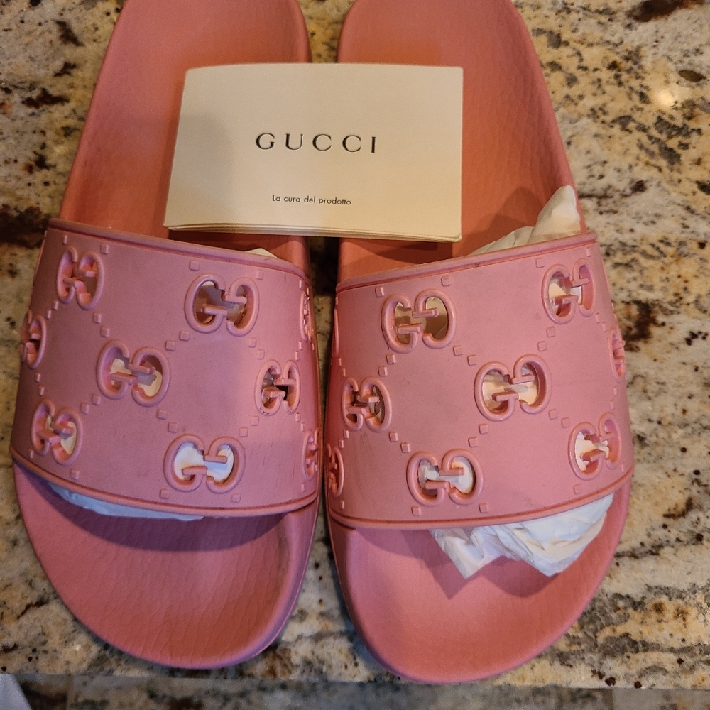 Gucci slides women's size 7. (Authentic)